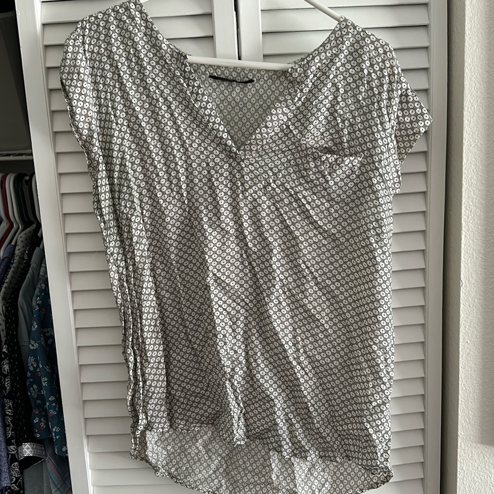 Women’s XL black and white blouse